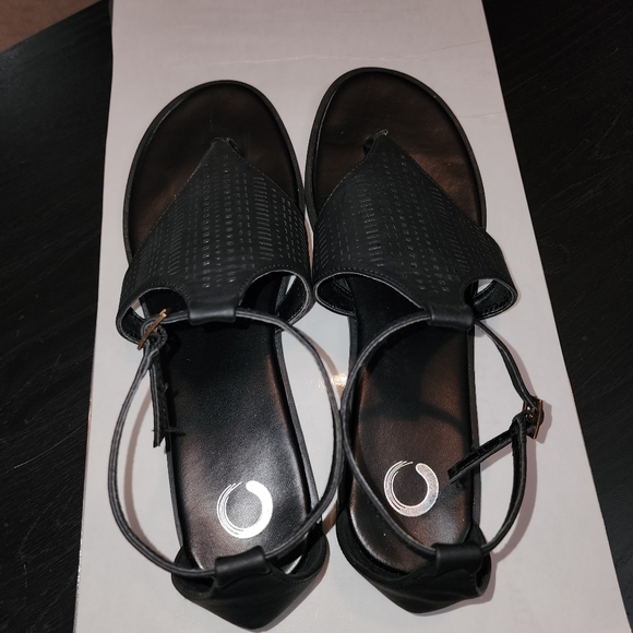 Journee Collection Sandals - Picture 4 of 5